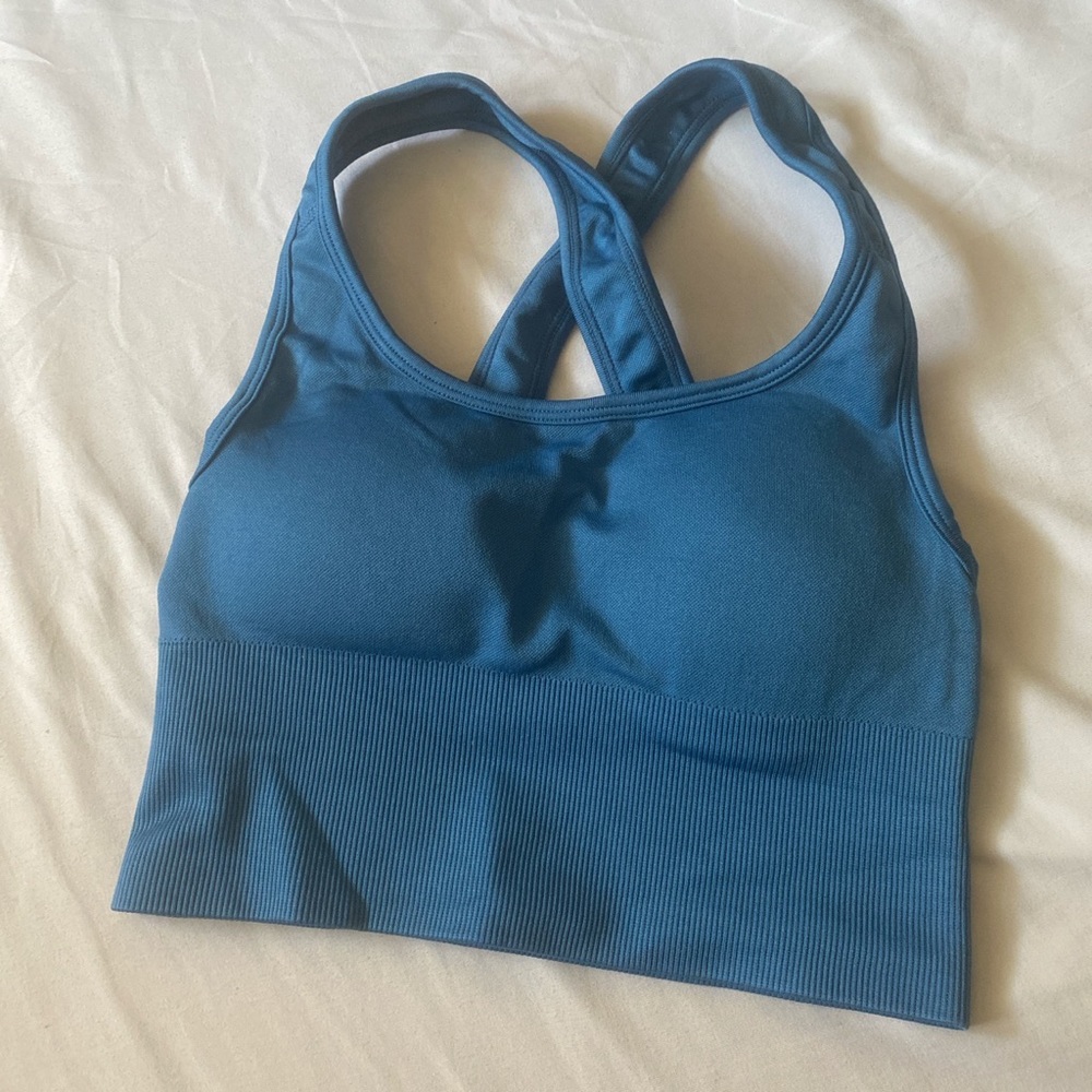 Women’s Shape Seamless Cross Strap Padded Sports Bra
